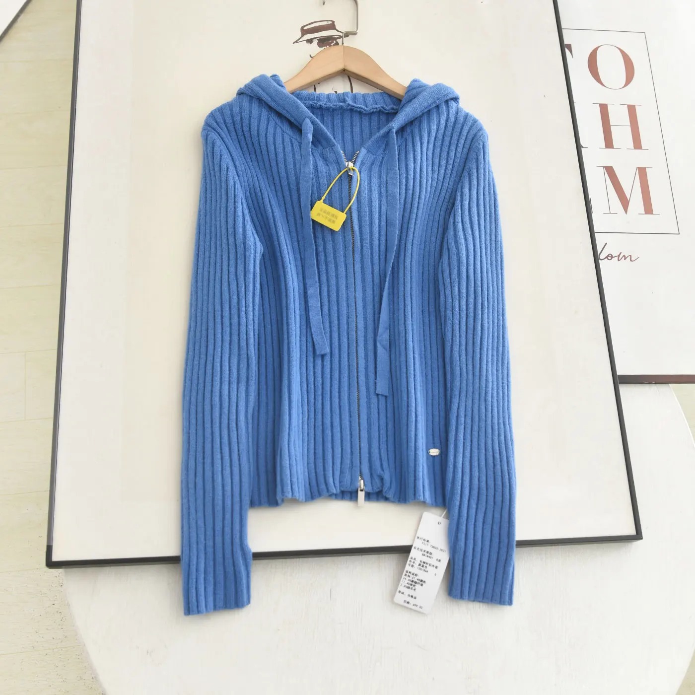 

Синий вязаный кардиган на молнии с капюшоном и открытой рубашкой для похудения, зима 2025 года, Новое поступление, женский модный повседневный трикотаж