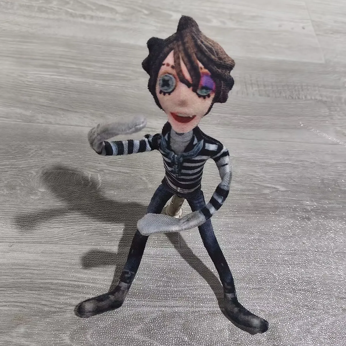 Muñeco de peluche seco con ratón abstracto de personaje súper completo "Identity V" con marco de alambre de hierro para manos y pies, figura libre moldeada