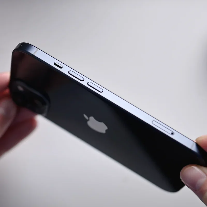 ابل ايفون 15 A3092 iOS 17 ابل A16 بيونيك رقاقة سوبر ريتينا XDR OLED عرض 48MP الكاميرا الرئيسية IP68 مقاومة للماء