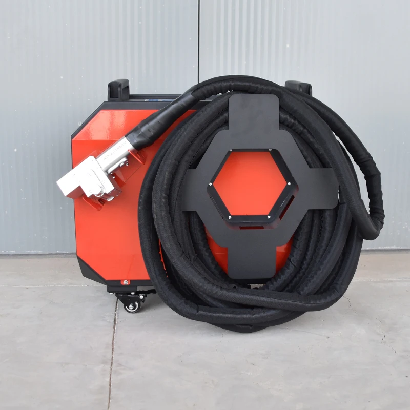 ماكينة تنظيف ألياف الليزر المحمولة بسعر منخفض 1000 وات 1500 وات لإزالة طلاء الصدأ للخشب المعدني