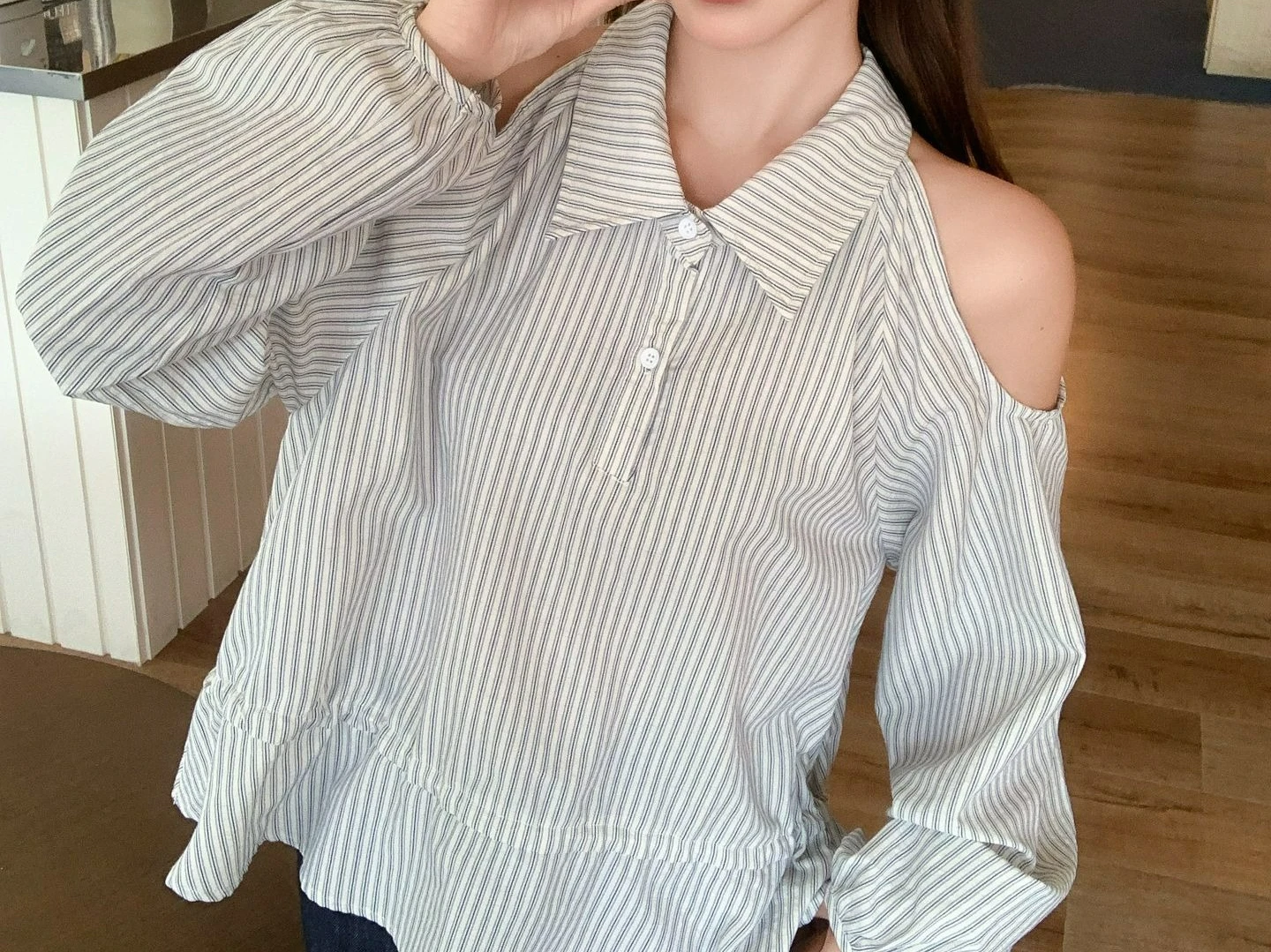

Striped Design Off-shoulder Long-sleeved Shirt Women's Autumn 2026 New Temperament Waist and Thin Top