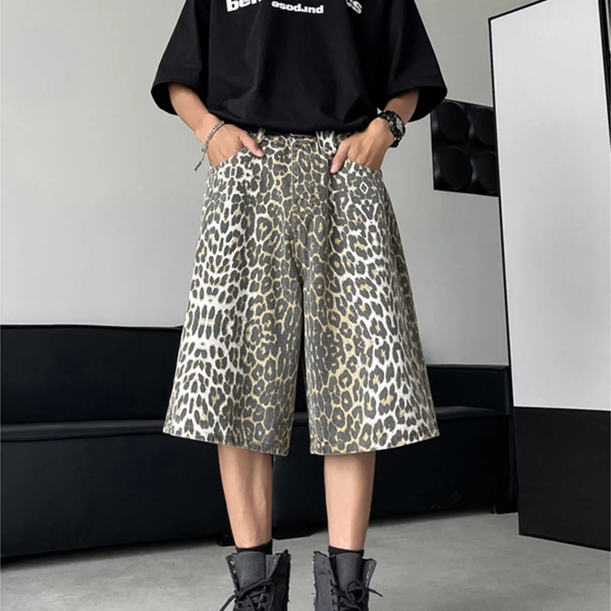 

Summer Leopard Print Denim Shorts For Men American Casual Fashion Street Style Hip Hop Straight Leg Medium Length Jeans