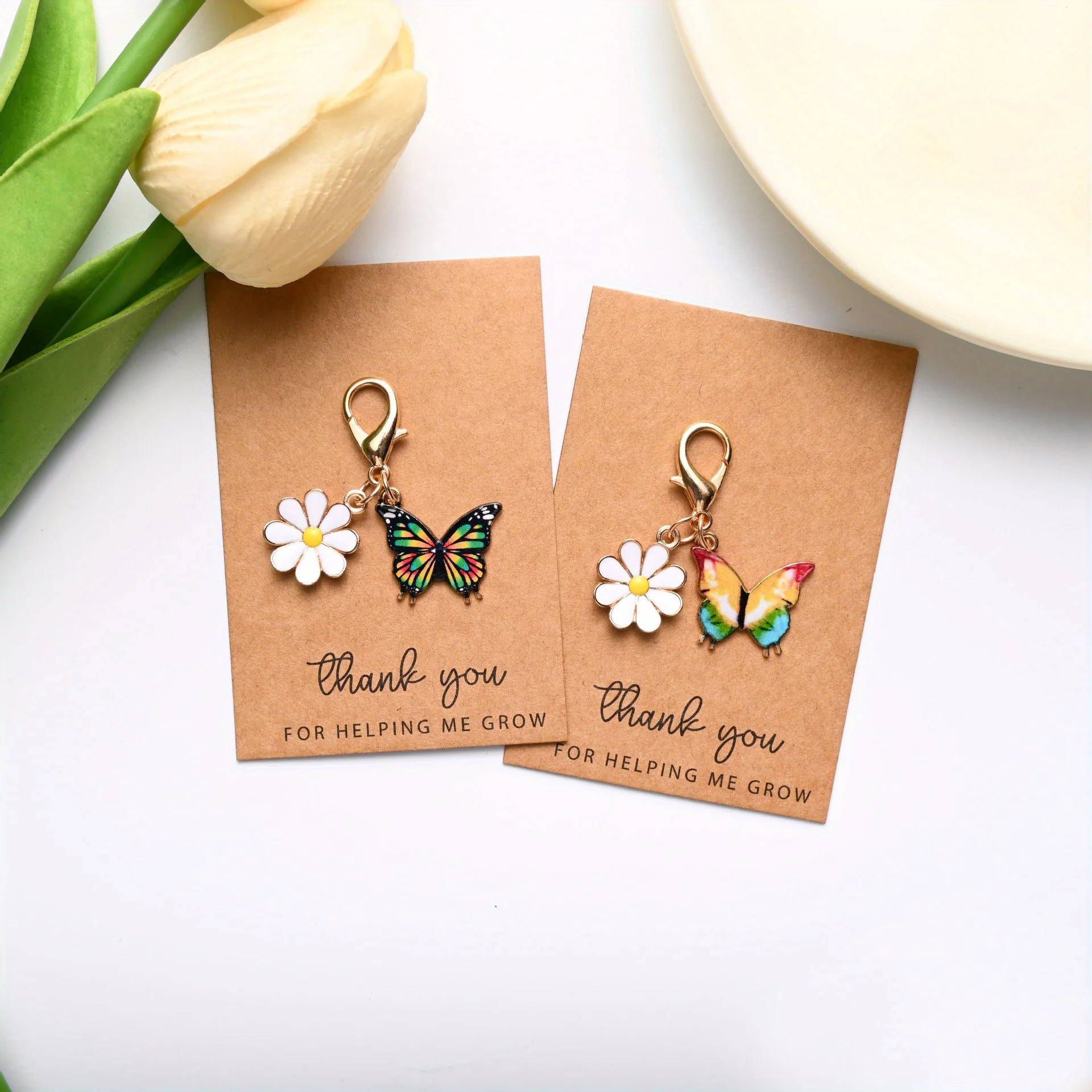 قطعة واحدة من قلادة سلسلة المفاتيح على شكل فراشة ديزي، مناسبة لإعطاء الأصدقاء والآباء