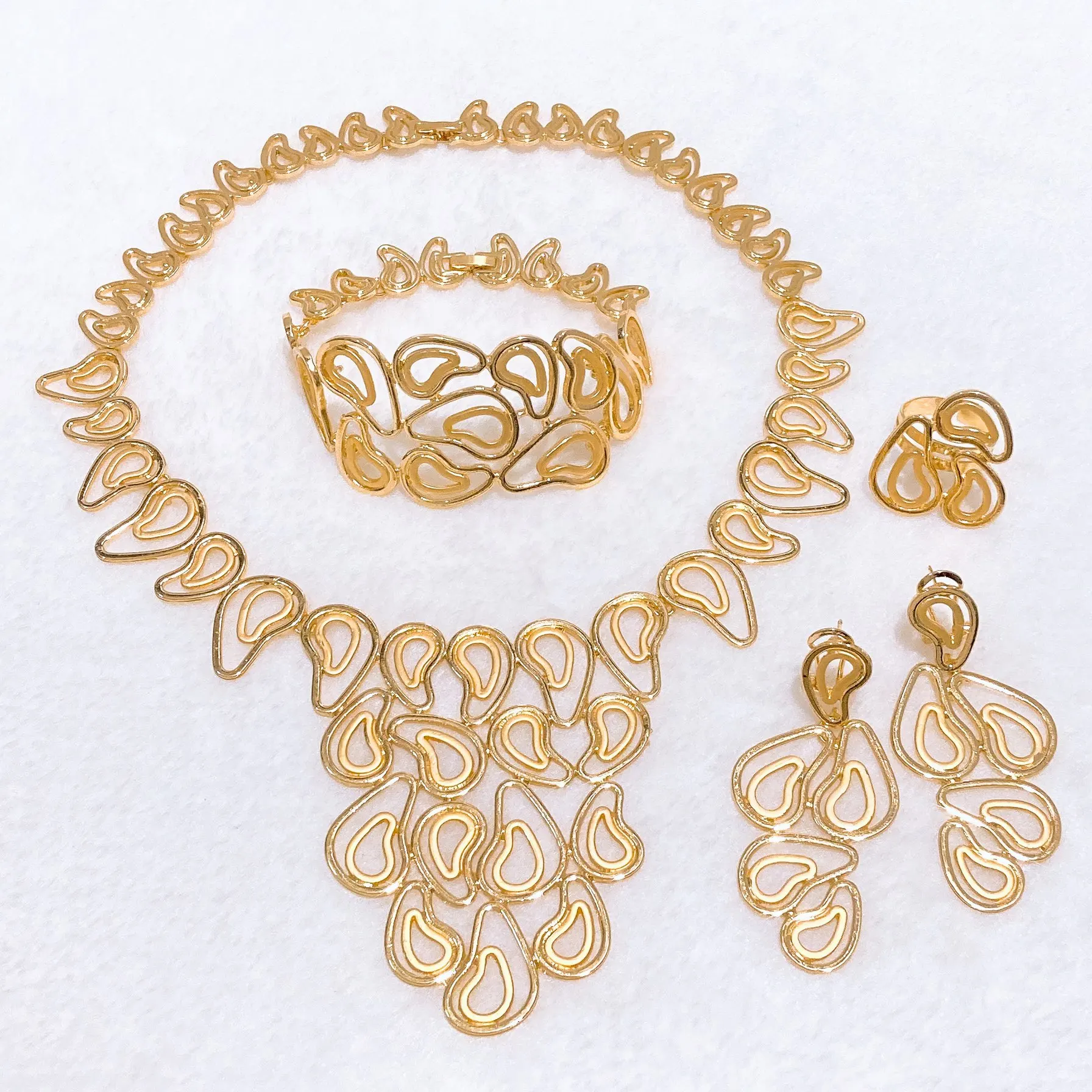 Luxury Gold Openwork Teardrop Jewelry Set  4PCS Necklace Bracelet Earrings Rings for Women Perfect for Wedding & Party