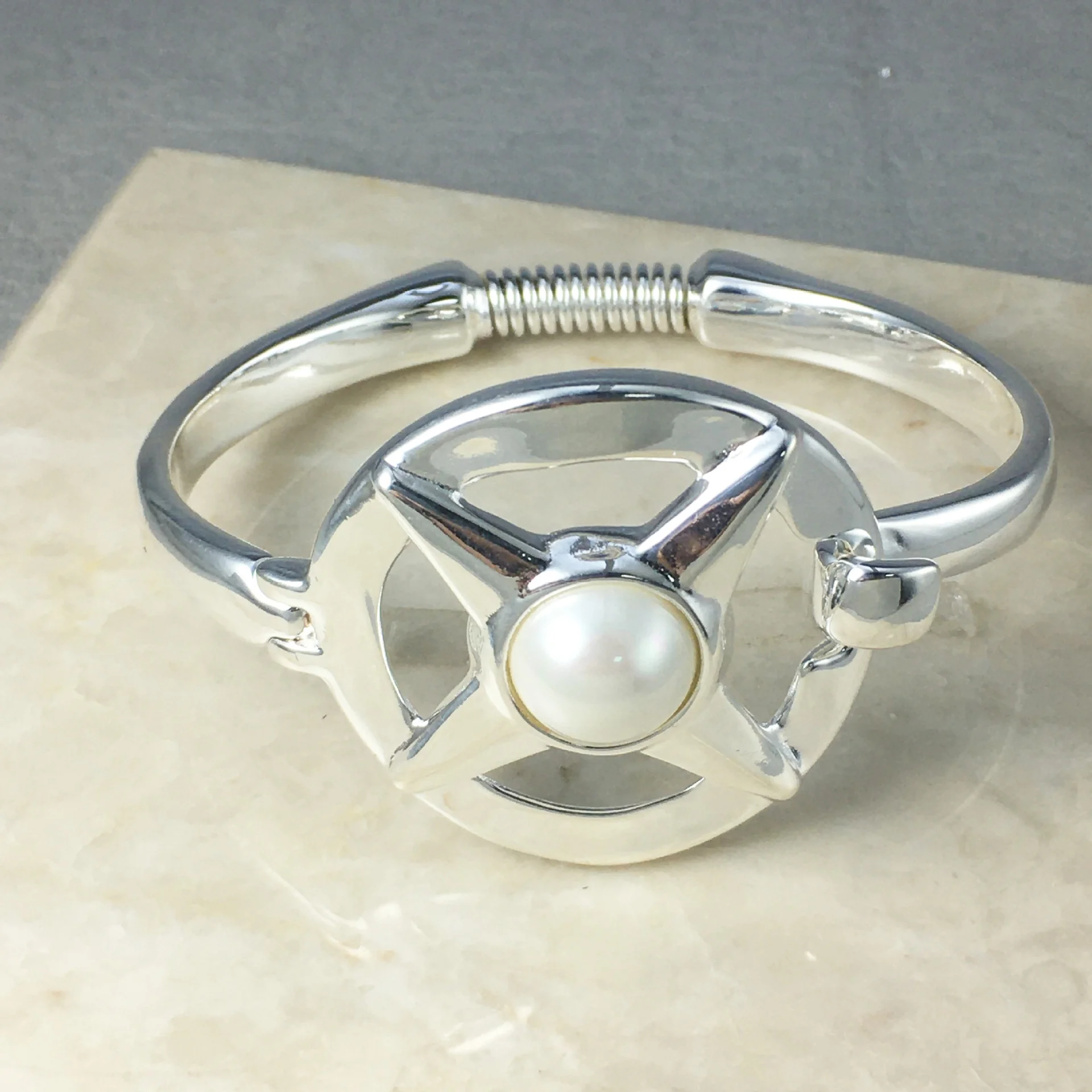 

2025 Summer Spain New Elegant socialite Style Gold Silver Four Star Pearl/Quartz Stone Bracelet Women's Accessories Charm Gift