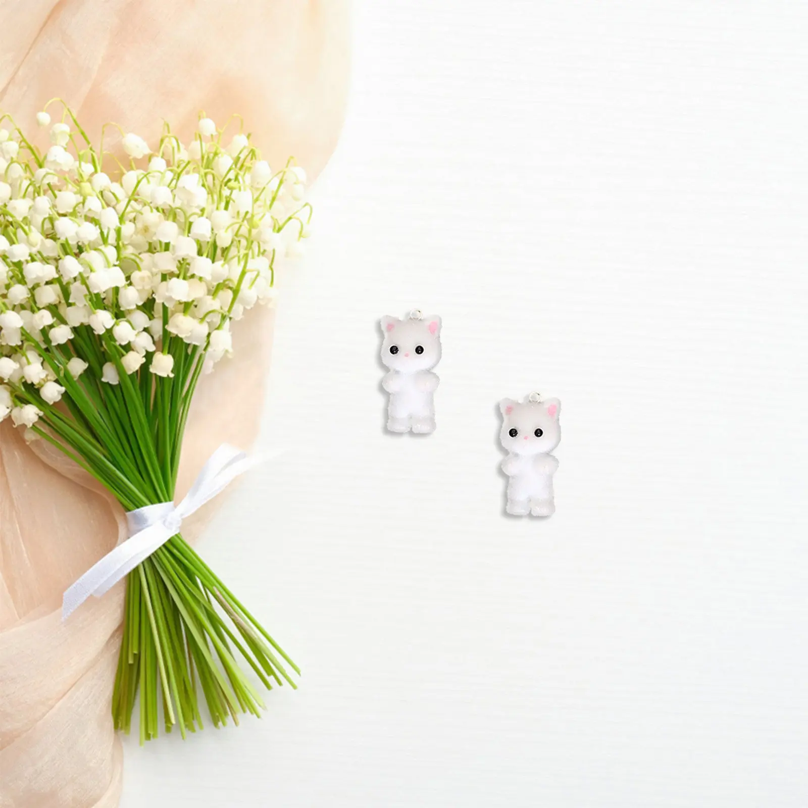 

10 шт. маленьких флокированных подвесок в виде кошек для изготовления украшений, браслетов, ожерелий, брелоков, декоративных изделий, милые мультяшные подвески-кошки