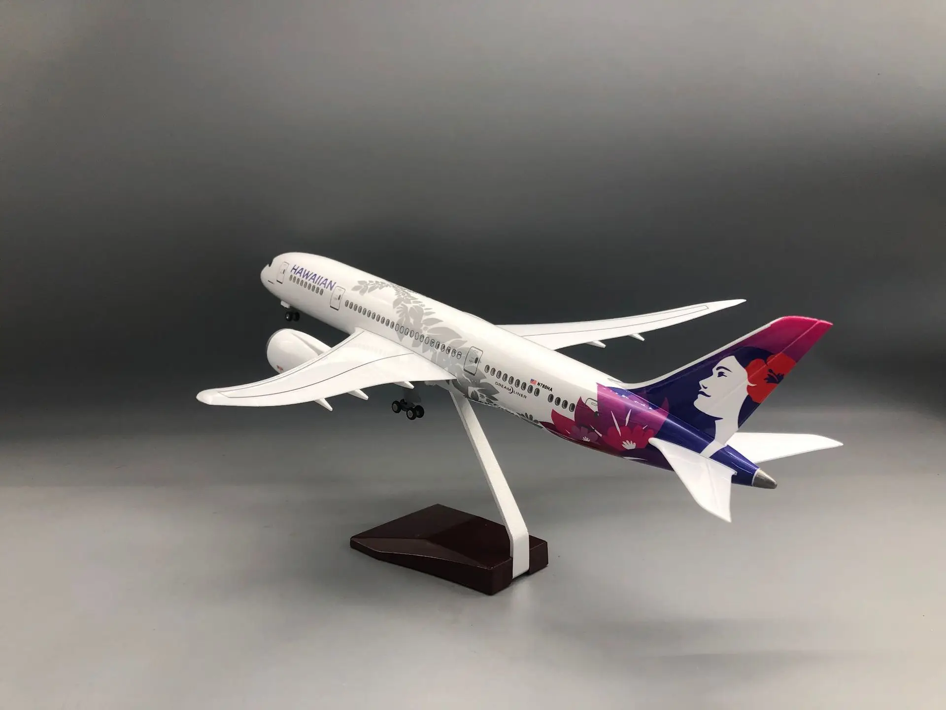 43cm B787 Hawaiian Airways Model Plane 1:130 Scale Aircraft Resin Building Kits With LED & Landing Gear Travel Aviation Souvenir