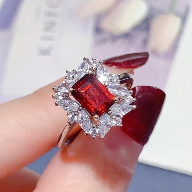

Кольцо из стерлингового серебра 925 пробы с натуральным гранатом для женщин, кольцо с огранкой изумрудной формы 5x7 мм, с ореолом из камней и акцентами из фианитов, изысканное ювелирное украшение, подарок