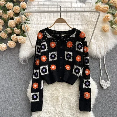 Cardigan da donna Granny Square all'uncinetto con fiori ricamati a maniche lunghe con bottoni e camicetta OpenKnit Boho Chic Retro Shrunken Cardigan