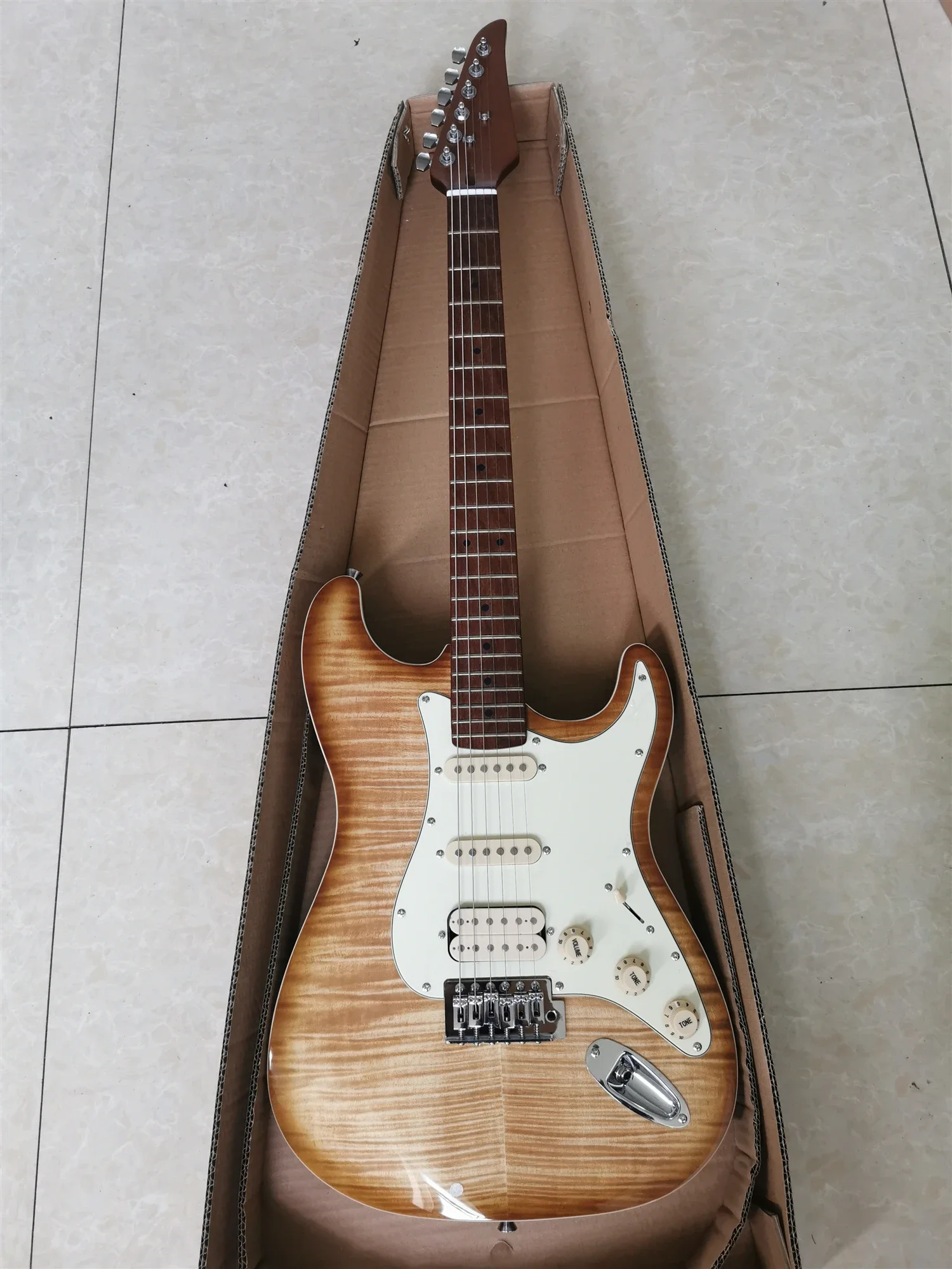 China OEM Custom 6 Strings Ash Wood Electric Guitar