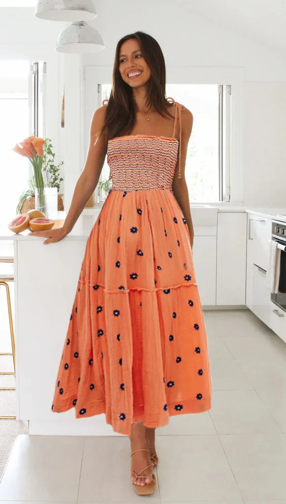 Robe longue brodée de fleurs pour femmes, style bohème, col carré, sans manches, ligne a, buste smocké, à nouer, bretelles Spaghetti, été