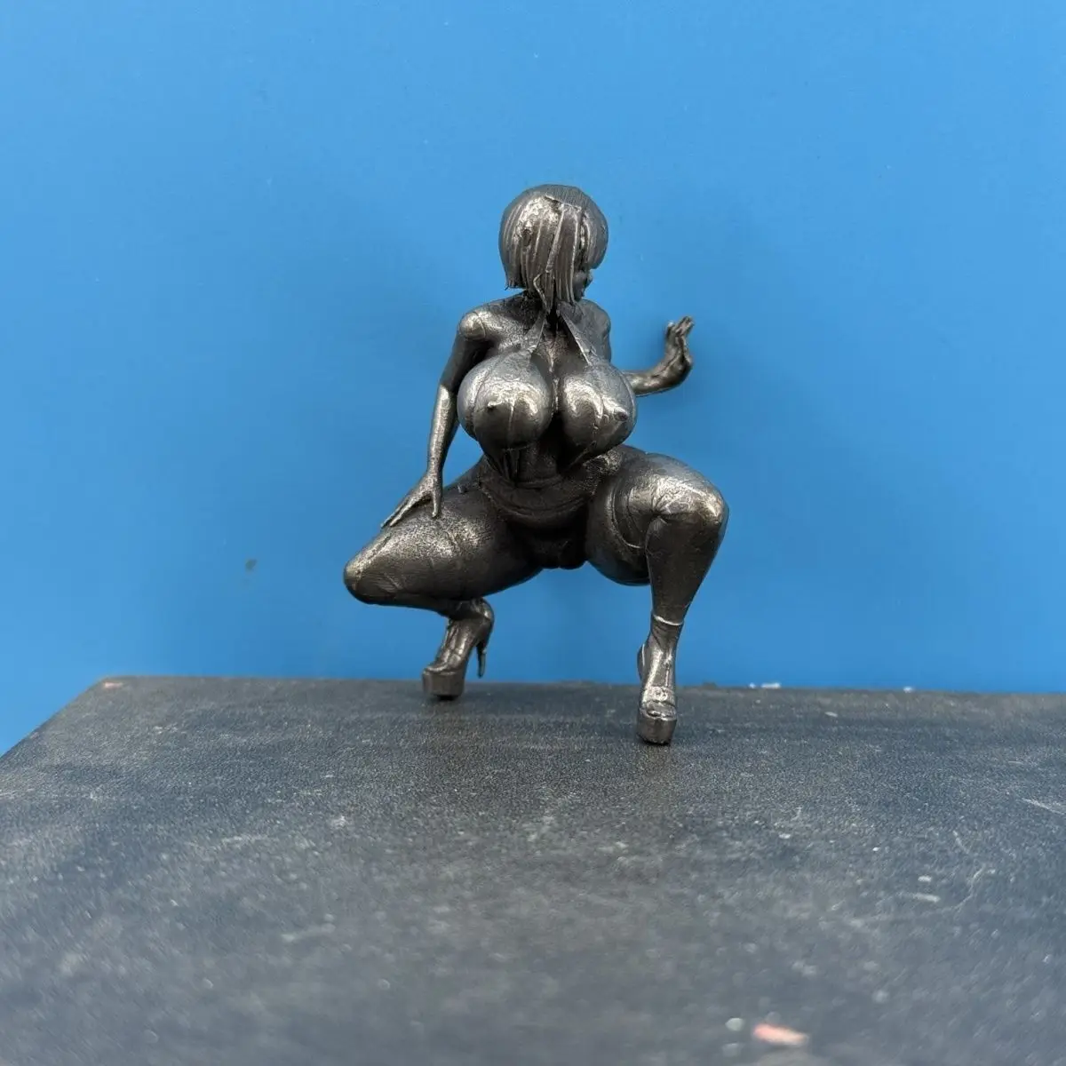 Old Bronze Casting Female Pin-up Girl Buttocks Art Mini Figurine Naked Lady Statue Desktop Collectible Art Sculpture Home Decor