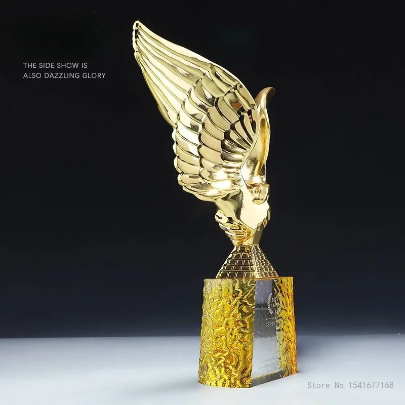 

Customized Crystal Metal Wings Handshake Shape Crystal Trophy Honor Home Decoration Cooperation Souvenir Staff Reward Medal, 1Pc
