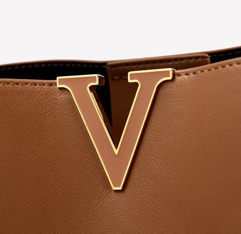 حقائب يد نسائية جلدية ذات علامة تجارية مشهورة لعام 2025 حقيبة يد فاخرة بتصميم أنيق على شكل حرف V حقيبة دلو موضة جديدة حقيبة كتف عبر الجسم #6