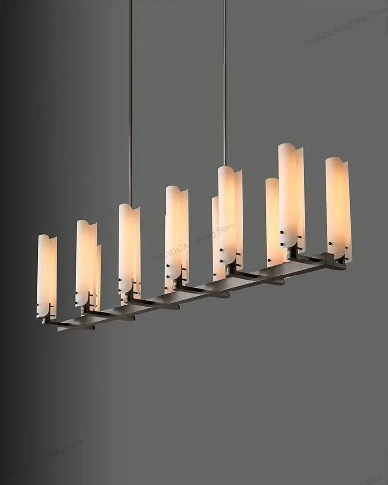 مصباح معلق بتصميم عصري مع مصباح جداري متطابق من النحاس والفضة والأسود وبريق مستطيل قابل للتعتيم