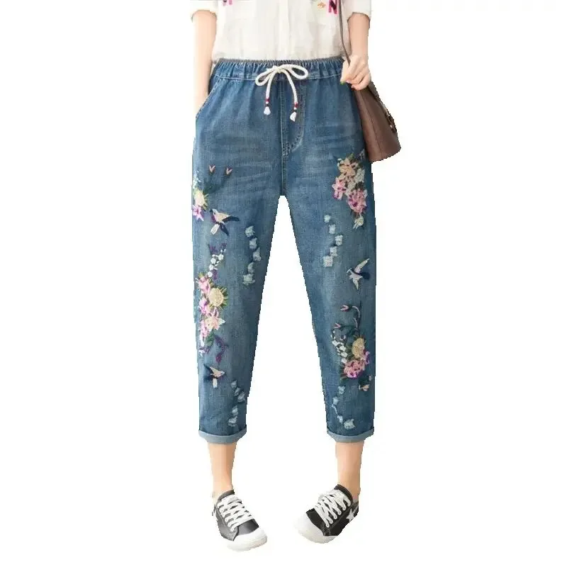 女性の夏のヴィンテージ花柄ルーズデニムパンツ - 穴付き中国風カジュアルリップドジーンズ、伸縮性ハーレムパンツ