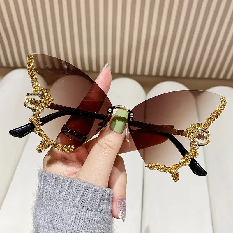 Para metalowych okularów przeciwsłonecznych PC Trend Ins New Net Red Butterfly Glasses Hair Fashion Street Shooting Catwalk Funny Sunglasses New