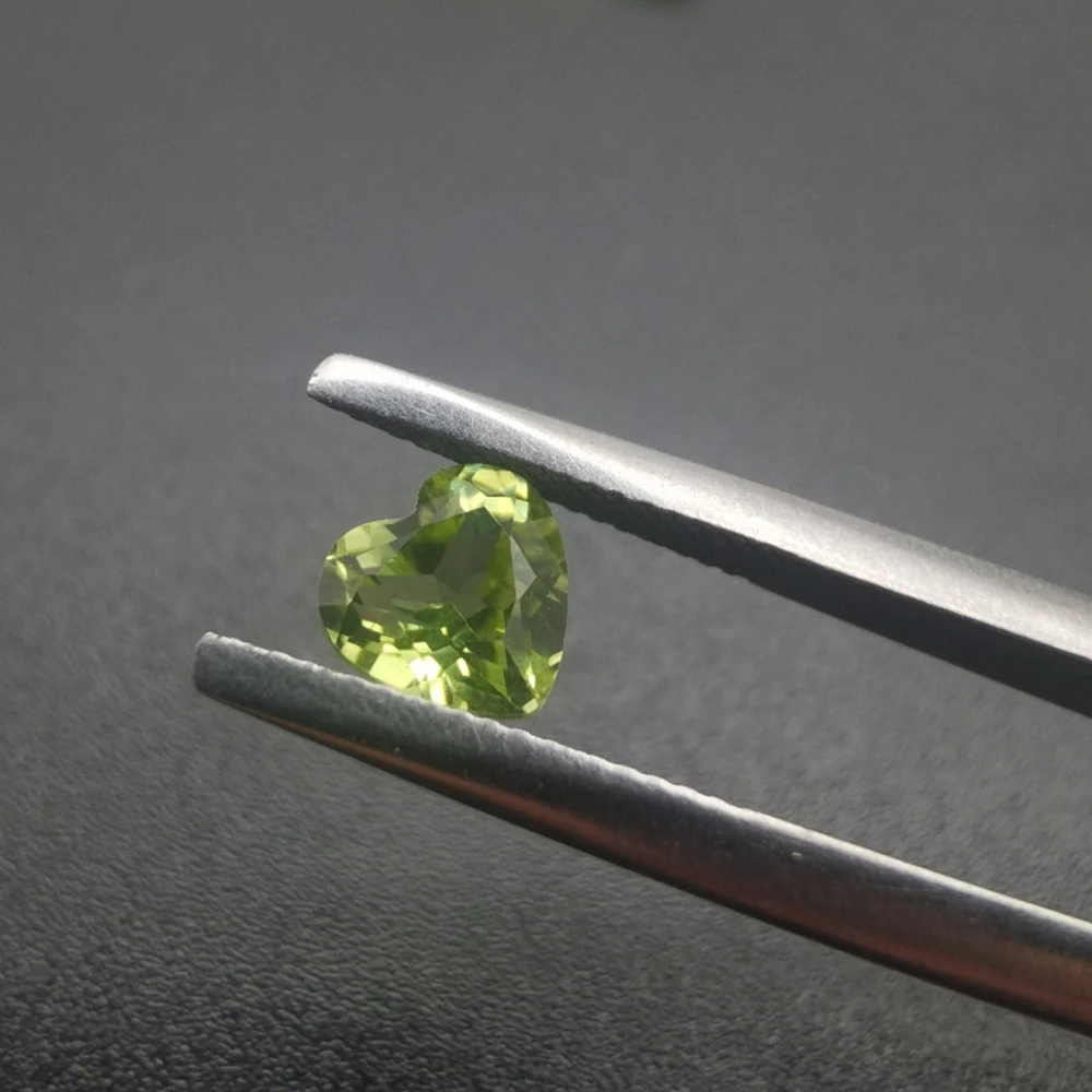 30PCS/Lot 4-5MM Heart Cut Natural Peridot Stne