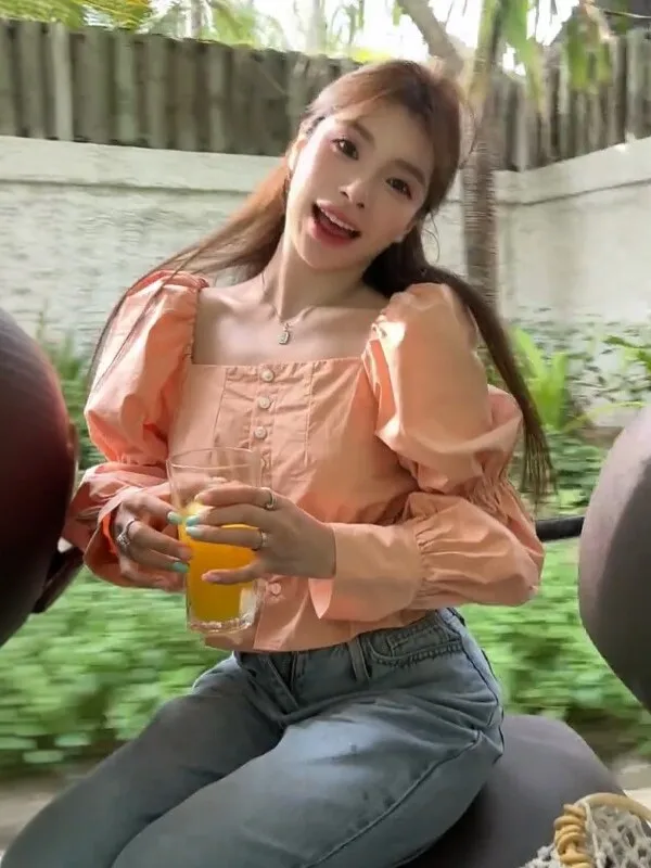 

Spring Faion Long Sve Slim Fit Women's irt Square Collar Design Sensation Bubble Sve Top French Sle Ciwalk