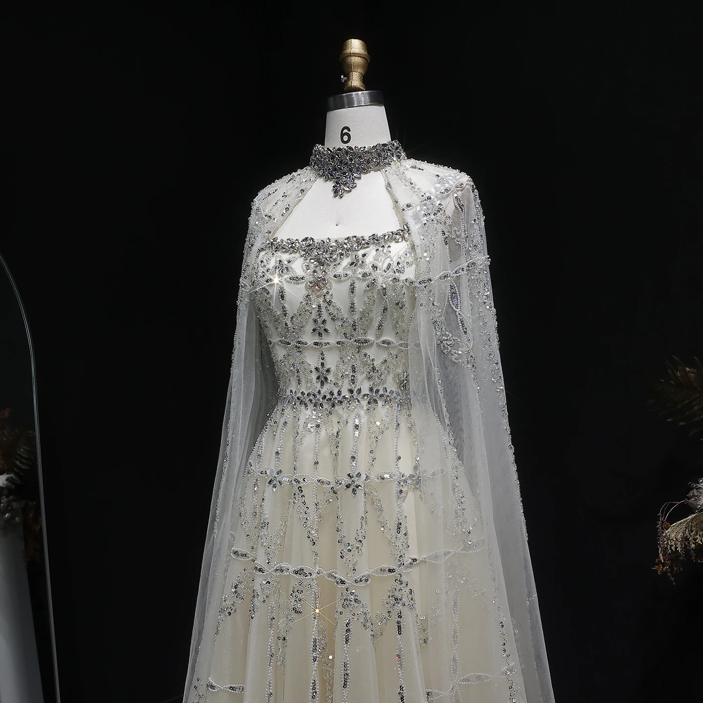 Sharon Said Elegantes A-Linien-Abendkleid mit Perlen und abnehmbarem Cape, Weinrot, Damen-Hochzeits-Party-Ballkleid SS486, Maßanfertigung – Detail 7