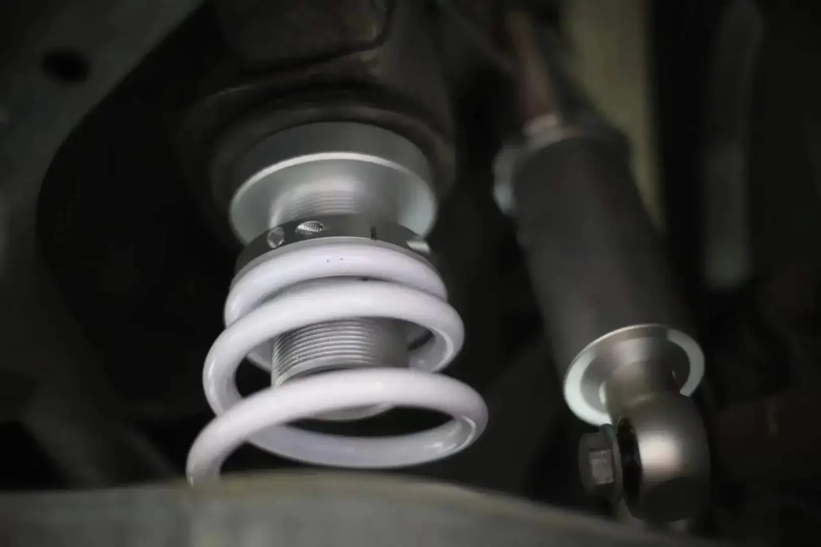 

VW Golf 5th Gen(GTI DTI) MK5/A5 2003-2009 Adjustable Mono-tube Coilover Performance Shock Absorber VWG008