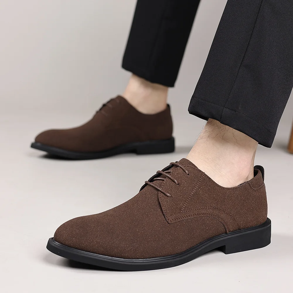

2025 New Style Men's Classic Retro Brogue Shoes Mens Lace-up Suede Leather Casual Shoes Men Light Comfortable Driving Flats