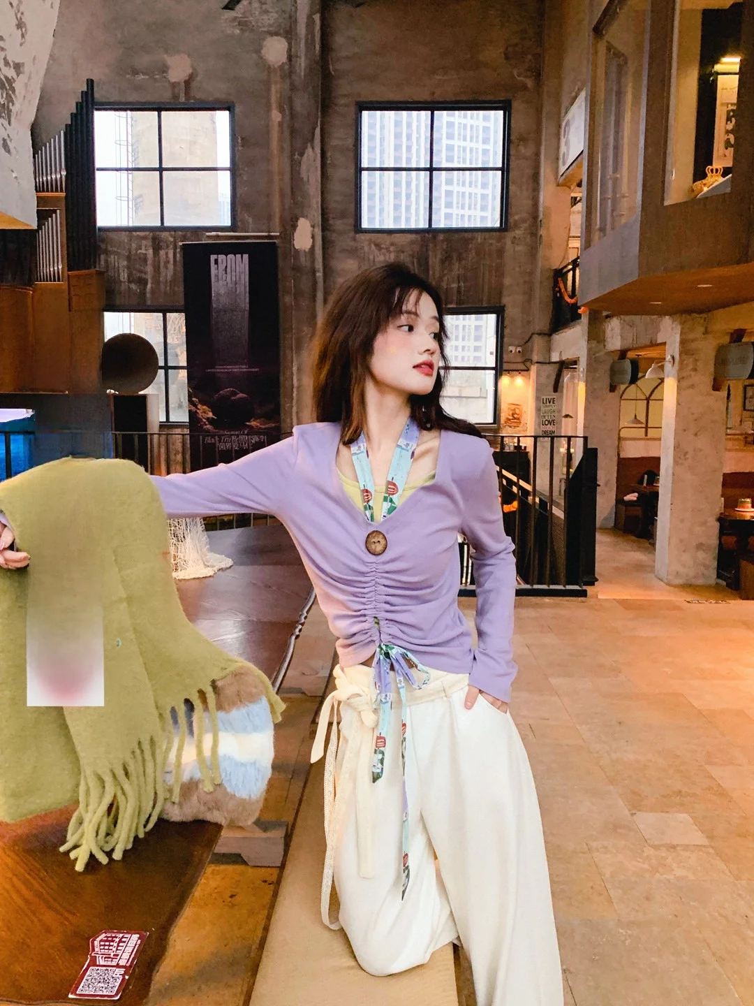 

Gula Liangpin Brown nut Willow Retro Slimming T-irt DIY Ne Hanging Belt Base irt Fake Two-Piece Long Sve V-Ne