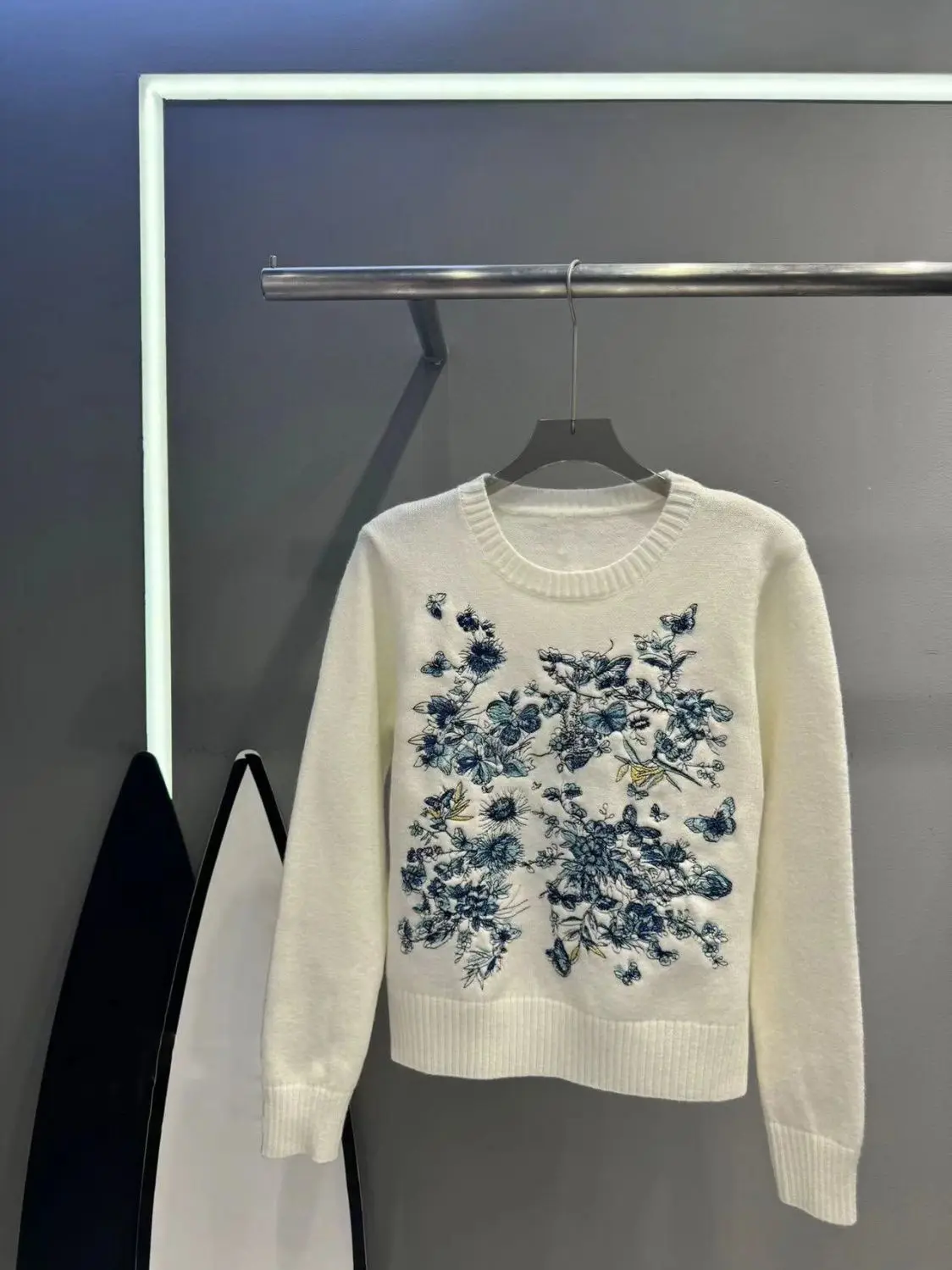 

Vintage Butterfly Flower Embroidery Sweater Women Fashion Knitted Pullover Autumn Winter Long Sleeve Cashmere Jumper Tops F474