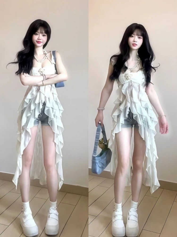 

Корейский дизайнерский комплект для женщин: модный укороченный топ с асимметричным подолом и джинсовые шорты с высокой талией для летнего образа