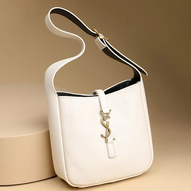 

Commuting Classic Convenient Modern Trendy Sophisticated Campus Style Travel Crossbody One Shoulder Female Bag