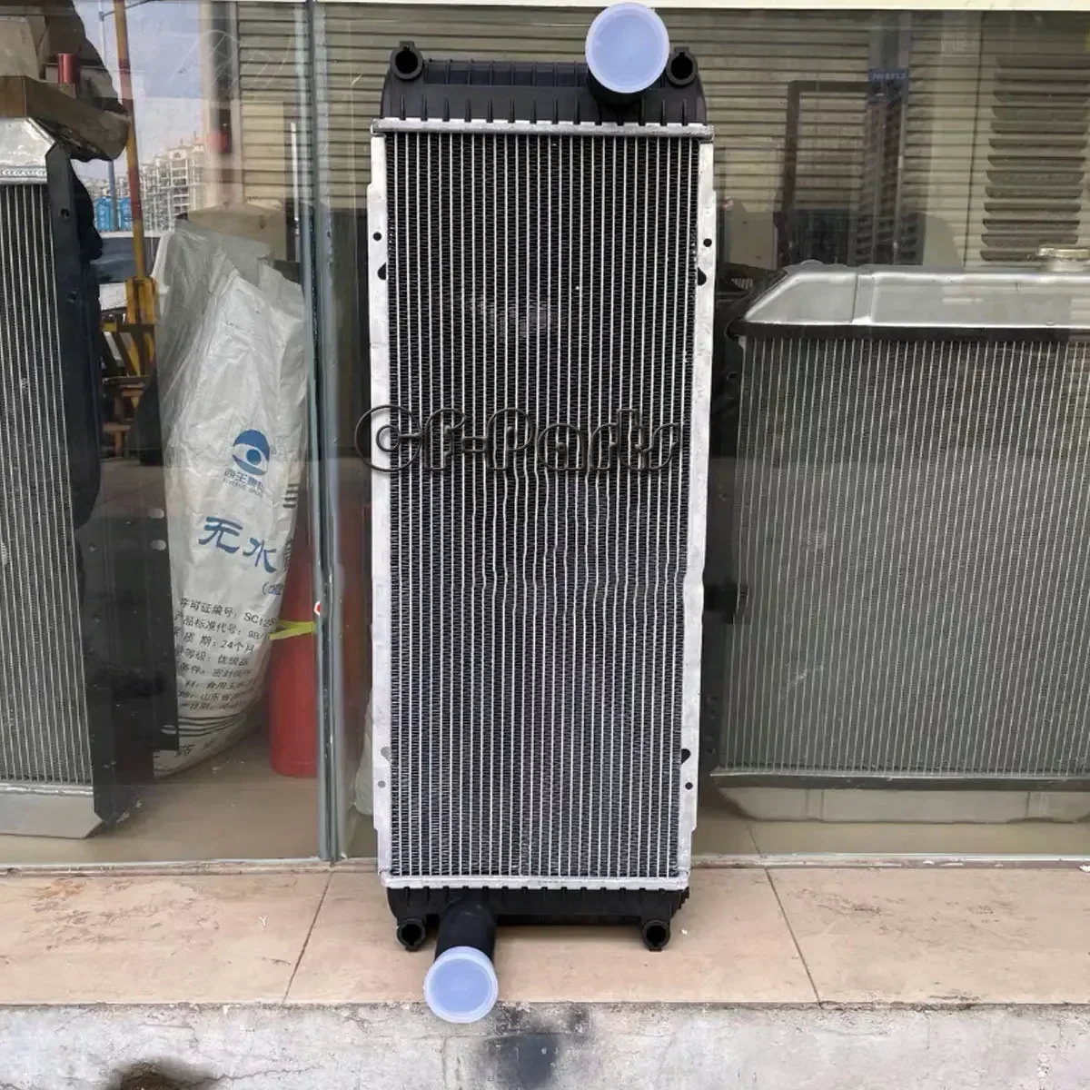 

Новый водяной бак радиатора 17424334 для экскаваторов Volvo EC210D EC200D