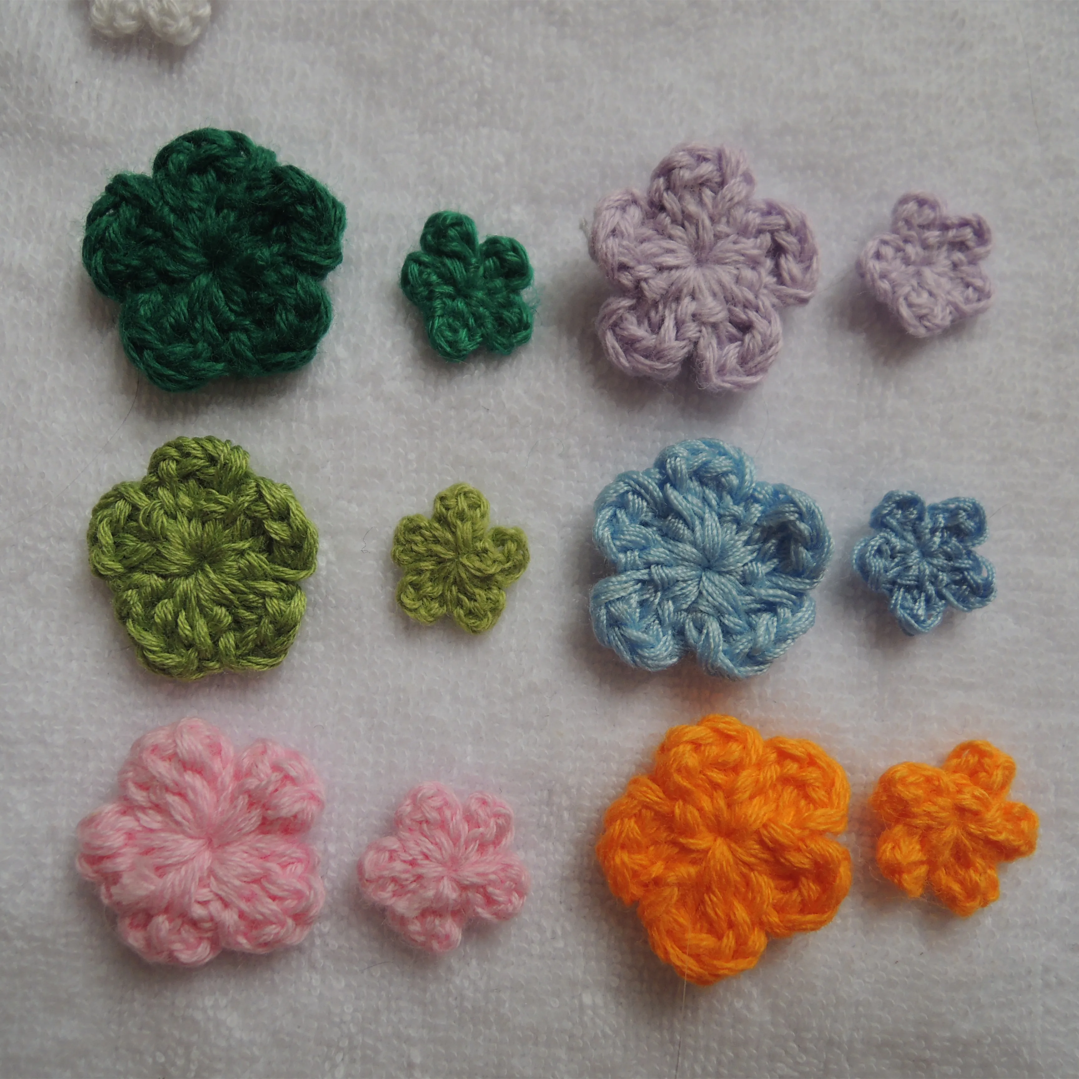 20 colors Cotton Floret 1cm 2cm Hand Hook Wool Handmade Mini Flowers  DIY Clothes Accessories for Clothing Decoration