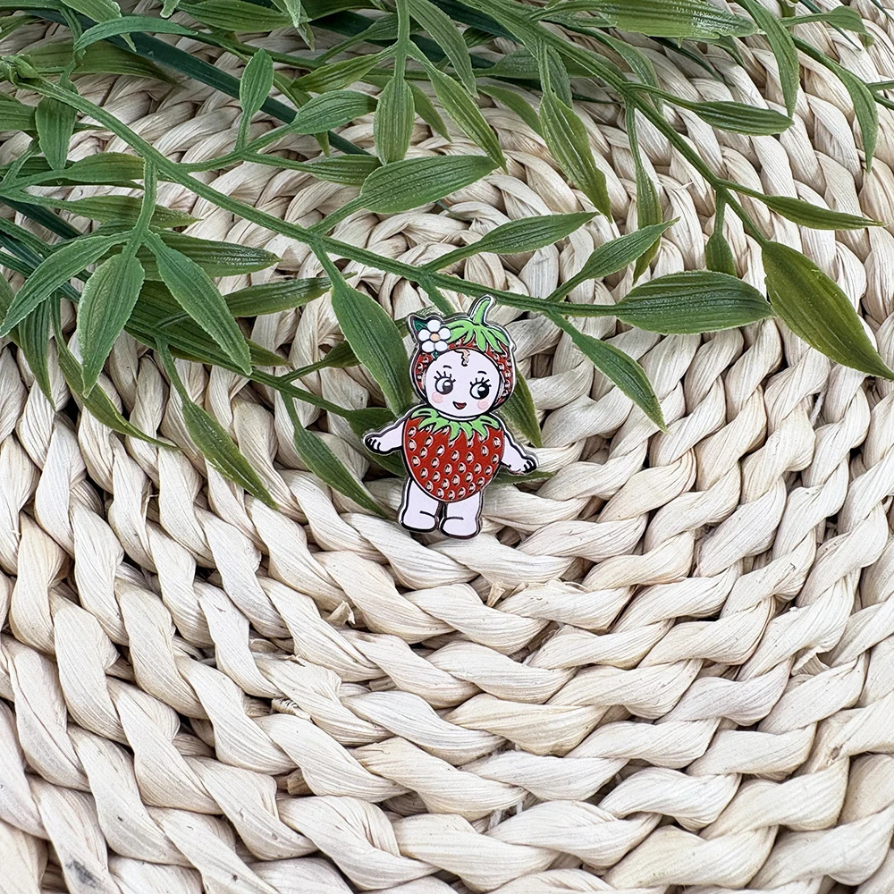 Niedliche Erdbeer-Mädchen Emaille-Pin Kawaii Frucht Baby Junge Brosche Metall-Abzeichen Schmuck Mode-Accessoires Geschenk Rucksack Kleidung Deko – Detail 10