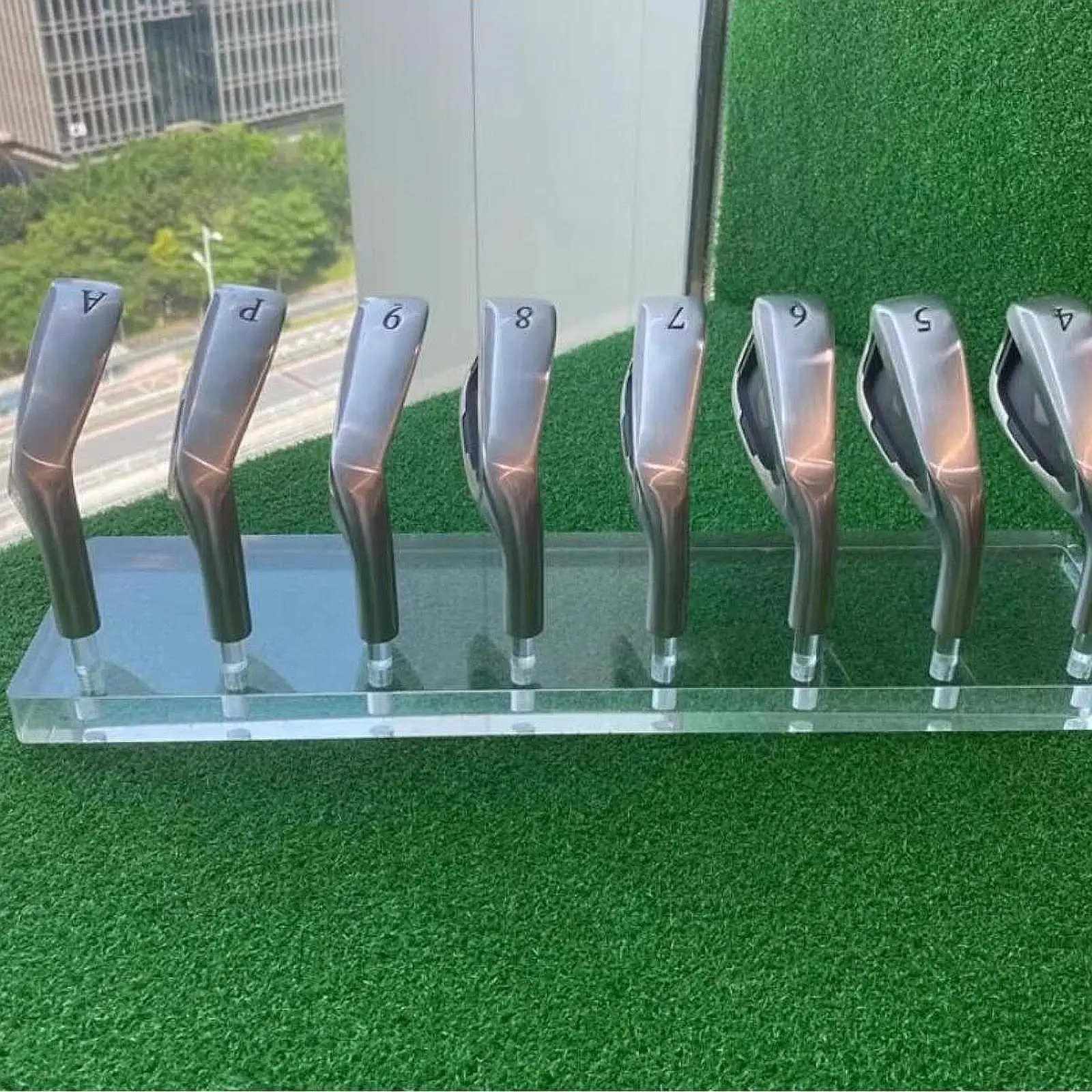 

Golf Head Display Rack 8 Holes Tabletop Gifts for Men Creative Elegant Morden Golf Head Holder for Indoor Home Outdoor Office