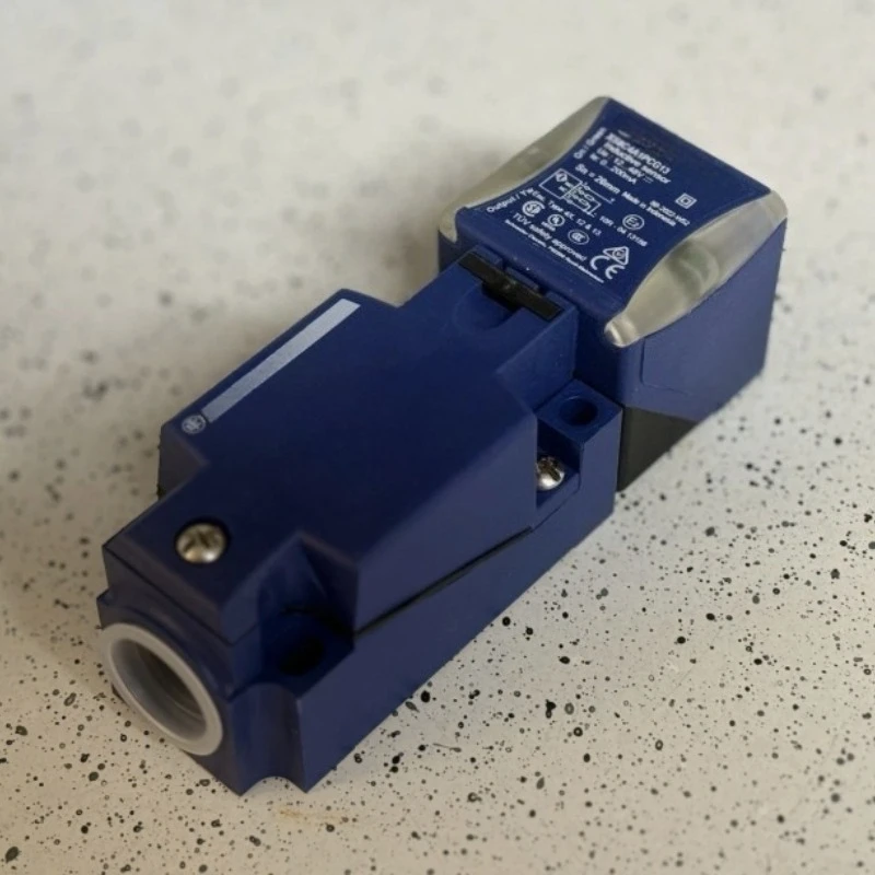 

Brand New Original XS8C4A1PCG13 Inductive proximity XS, inductive XS8 40x40x117, PBT, Sn20 mm fast shipping