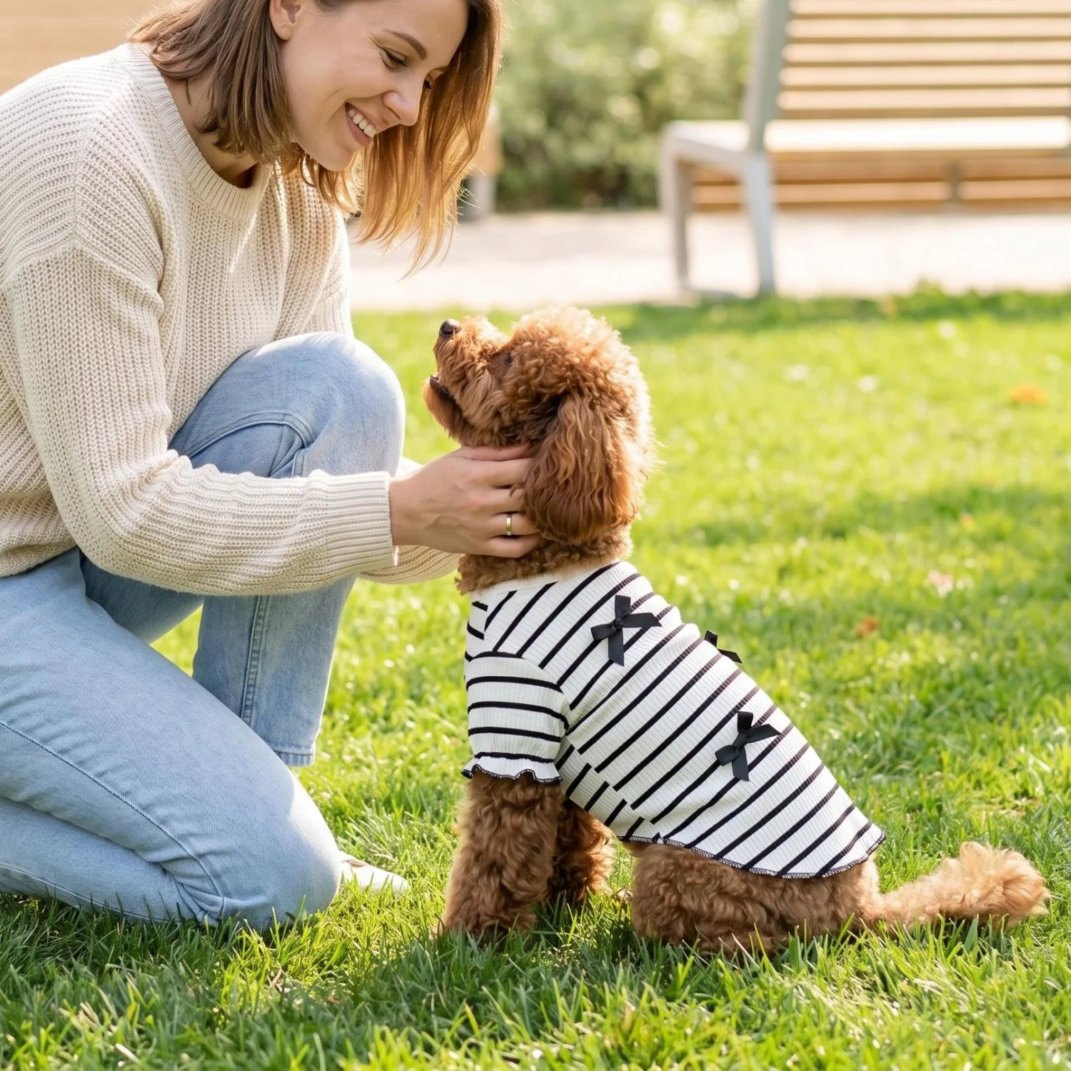 1 Niedliches Hundeshirt mit Schleifendekoration und Streifenmuster, Weiche und Elastische Gerippte Atmungsaktive Haustierkleidung für Frühling und Sommer