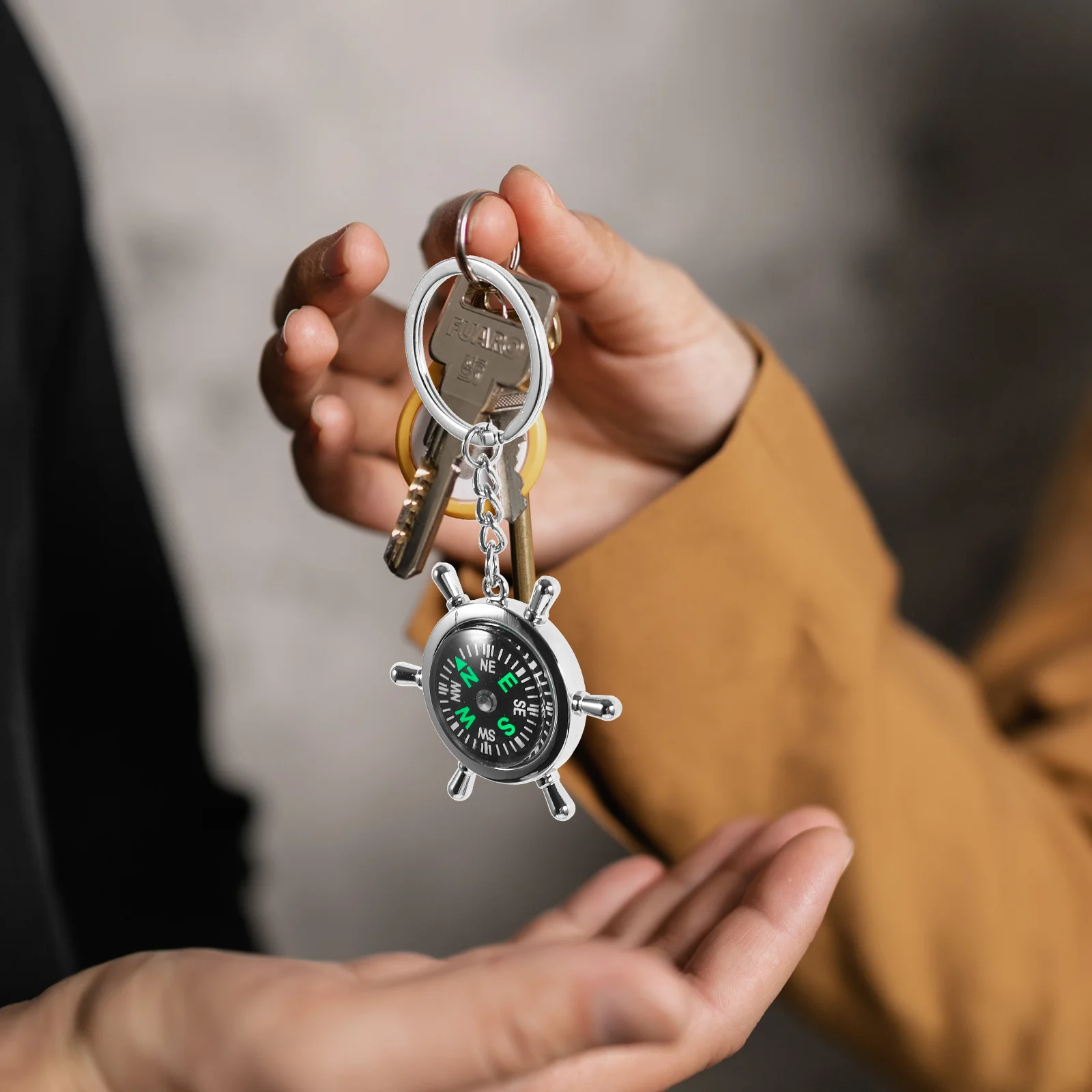 البوصلة المفاتيح سبائك الزنك بوصلة صغيرة صغيرة للمشي لمسافات طويلة التخييم في الهواء الطلق بقاء جيب حلقة رئيسية هدية الملحقات في الهواء الطلق