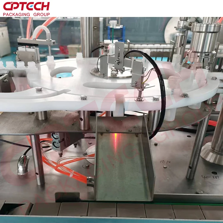 التلقائي زجاجة صغيرة من الزجاج السائل شراب الزيت العطري منظف العطور ويسكي والفودكا آلة تعبئة وتغطية السد