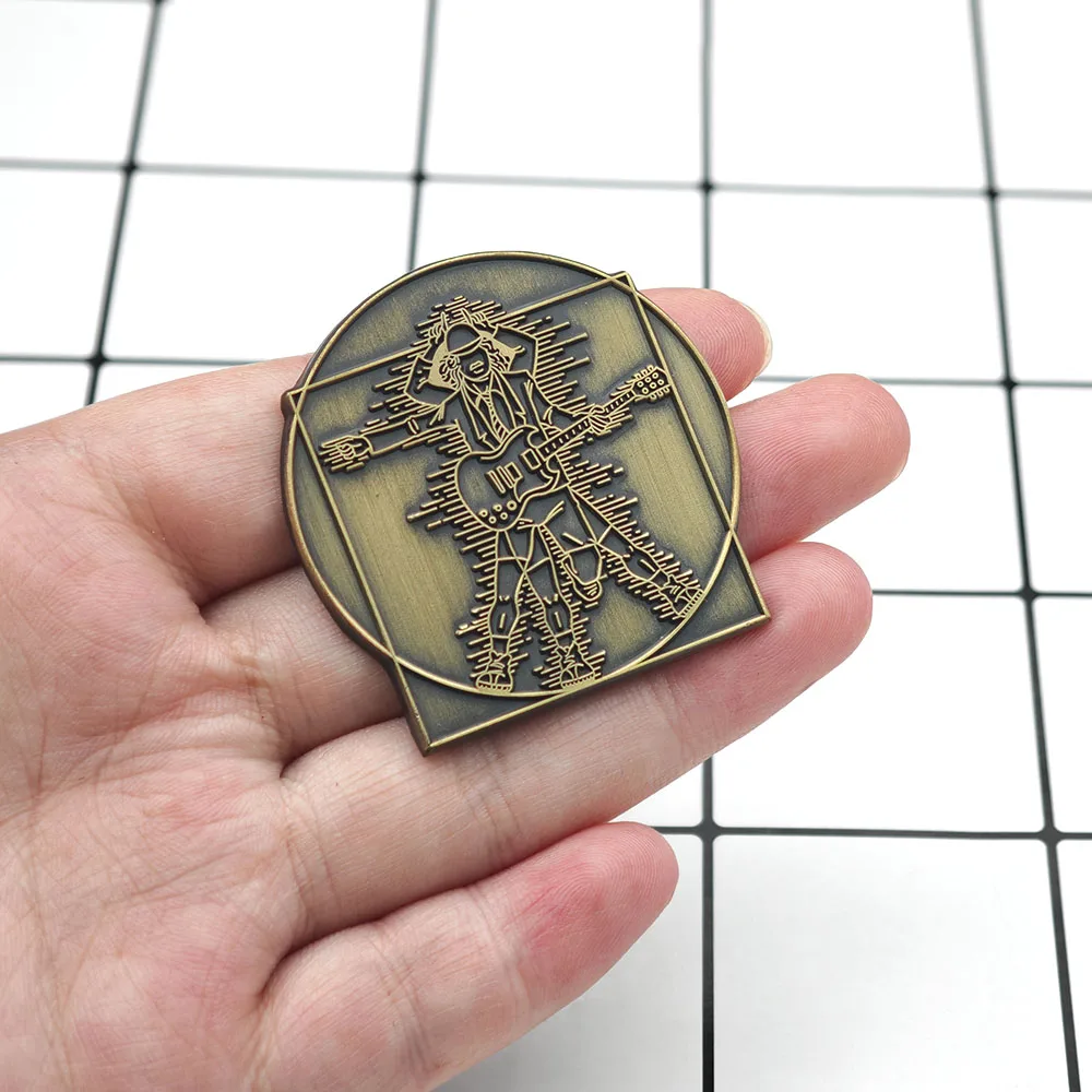 Angus Young Metal Emaille-Anstecker Rockband Gitarrist Brosche Vitruvian Man Parodie Abzeichen Reversnadeln Musikfan-Geschenk – Detail 4