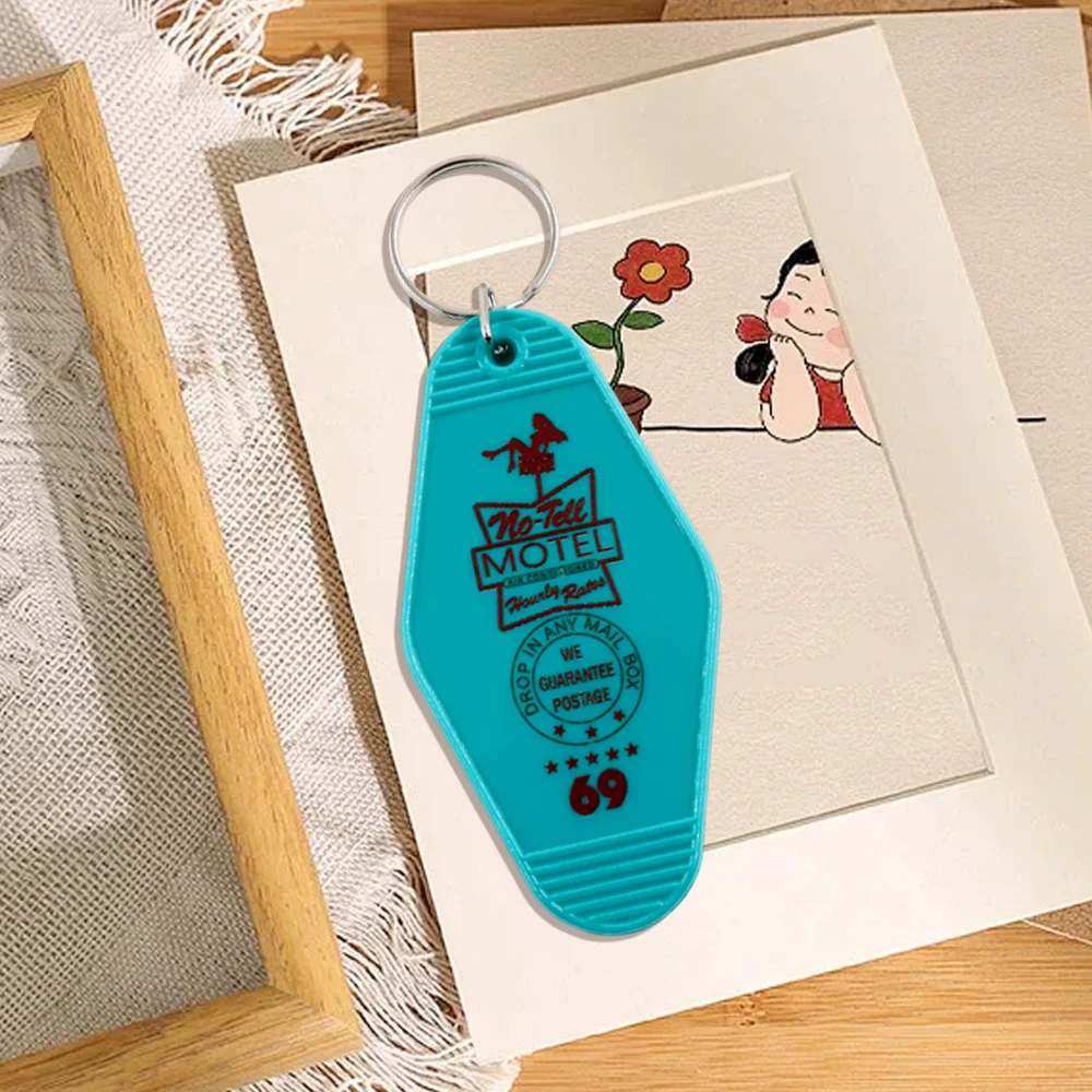 لا أخبر موتال ريترو موتيل المفاتيح أنت لم أبدًا هنا حلقة رئيسية قلادة أكريليك عتيقة