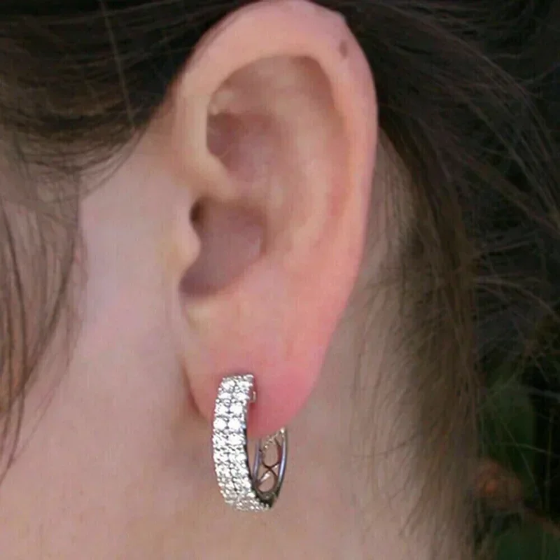 Inlaid Zircon Ear Buckle Design with A Sense of Niche Travel, Paired with Elegant High-end Personalized Temperament Accessories