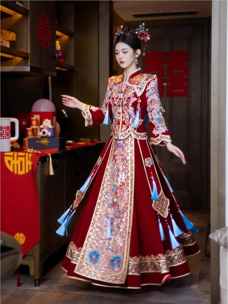 

New velvet wedding dress luxurious for brides figure-hugging in Chinese style