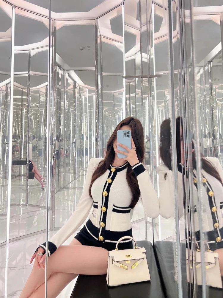 

Женский вязаный кардиган Slim Fit с цветными блоками, золотыми пуговицами, коротким рукавом и длинным воротником, модный топ