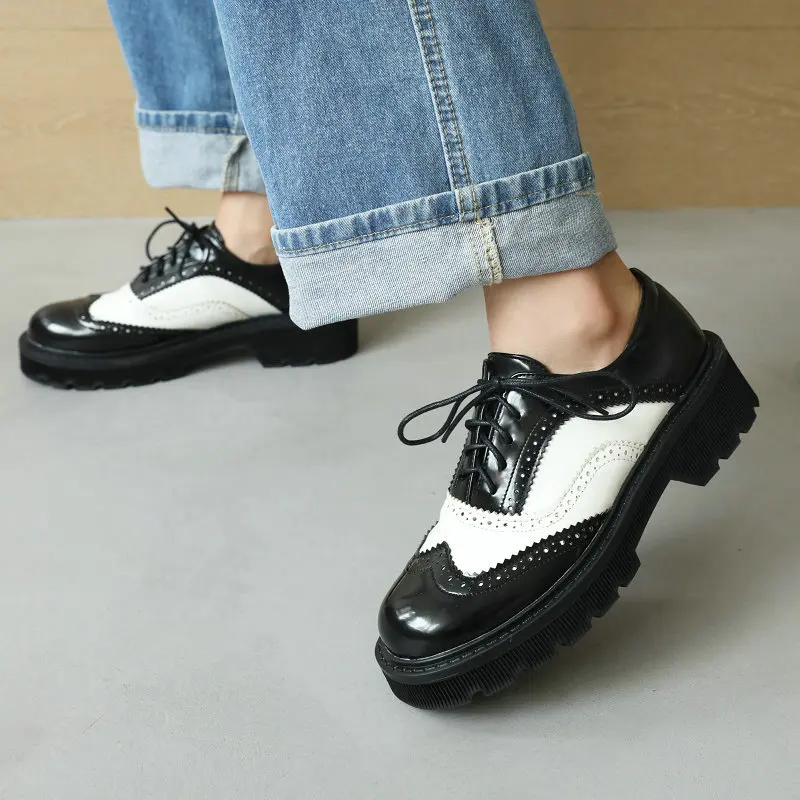 2023 New Vintage Retro Black White Contrast Color Flat Shoes Women Casual Leisure Autumn Spring Handmade Brogue Derby Shoes