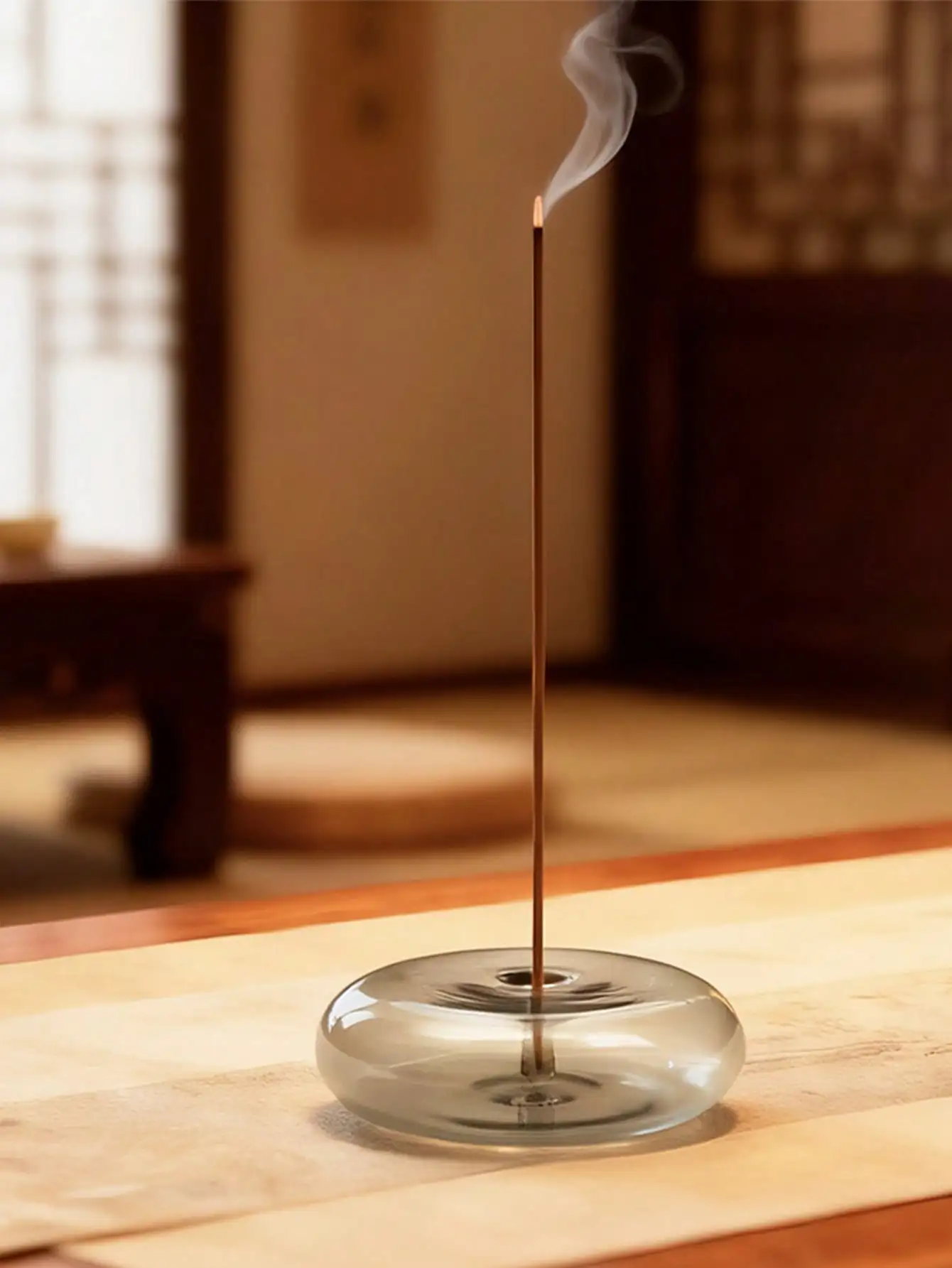 

1pc Elegant Glass Incense Holder, Exhaust Design, Incense Base And Incense Holder, Home Indoor Aroma Diffuser, Suitable For Yoga, Home Decoration And Relaxation, Incense Stick Stand, Modern Style, Simple Design, Durable Glass Structure