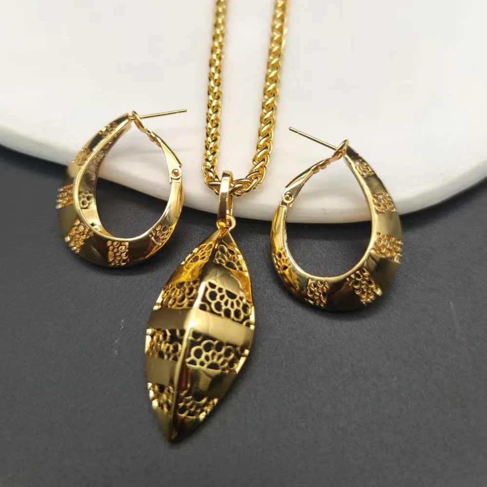 Sunnice OEM Wholesale Cross-border New Hollow Fashion Jewelry Set 18K Gold-Plated Creative Pendant Earrings Personality Necklace