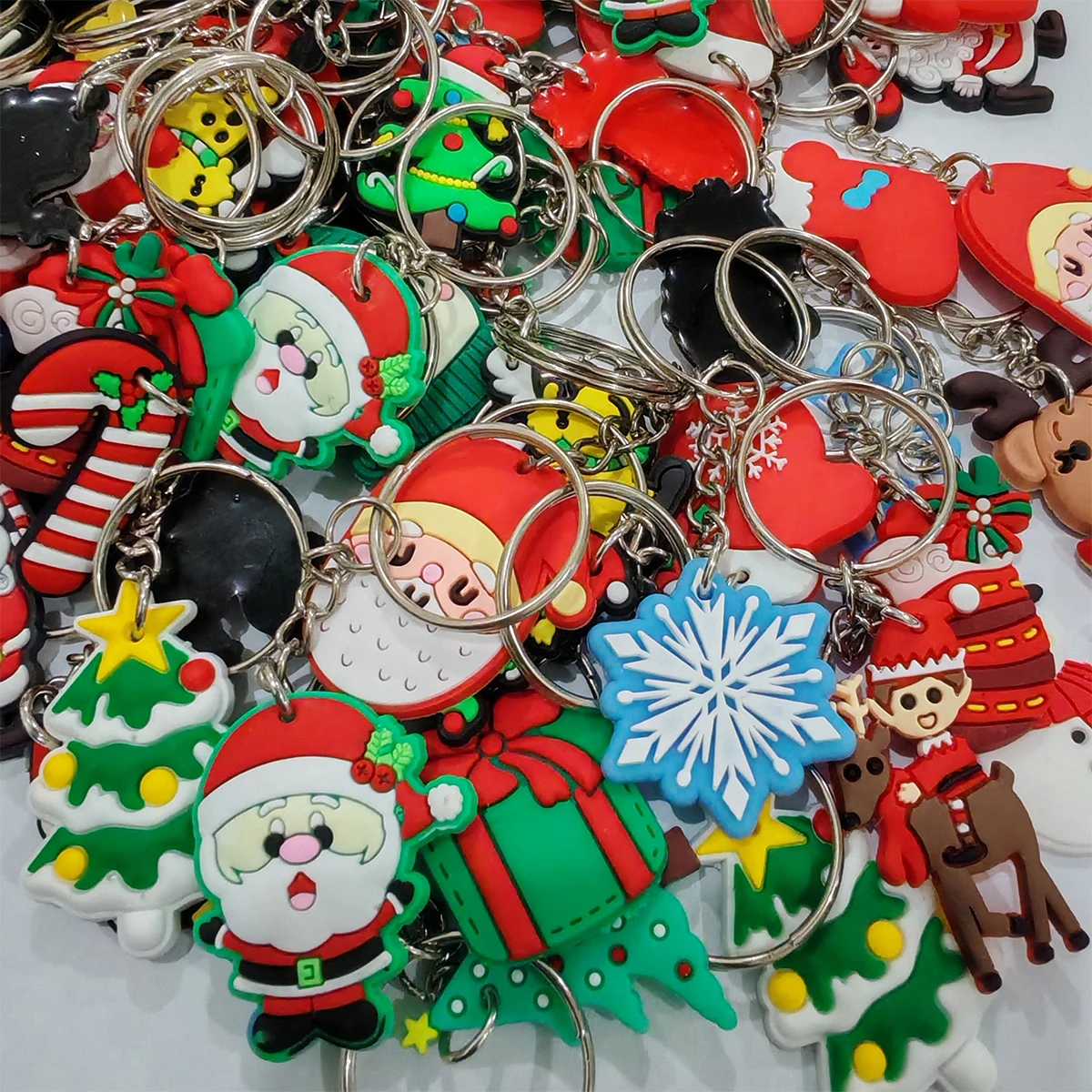 25/50Pcs (Mix) Random style Christmas Series Gifts keychain Ornament Wallet Bag Christmas keyring for Christmas Party Gift