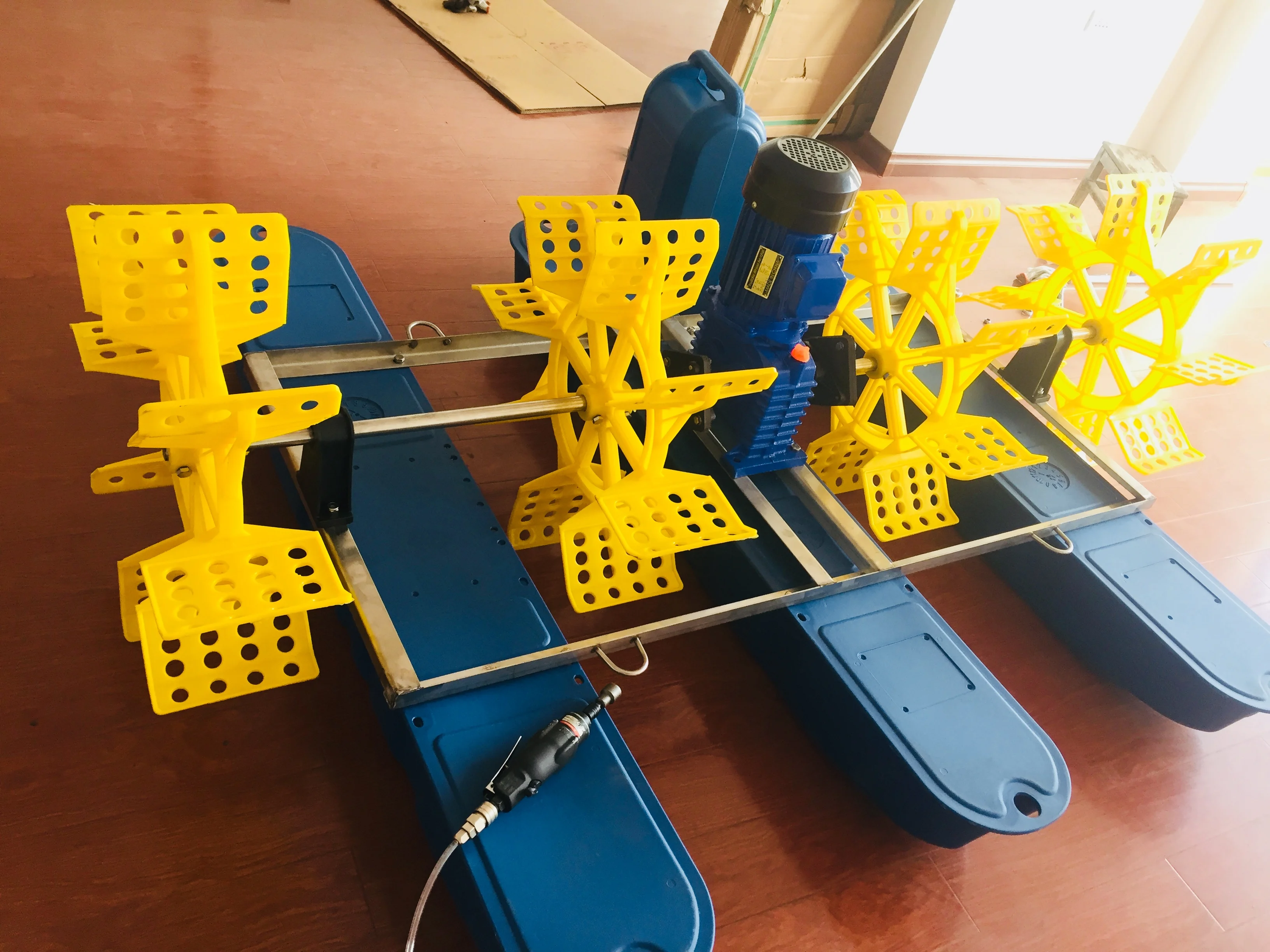 High Quality 304 Stainless Water Treatment Aeration Fan Paddle Wheel Aerator with Plastic Gear Box for  Fish Farm Shrimp Pond