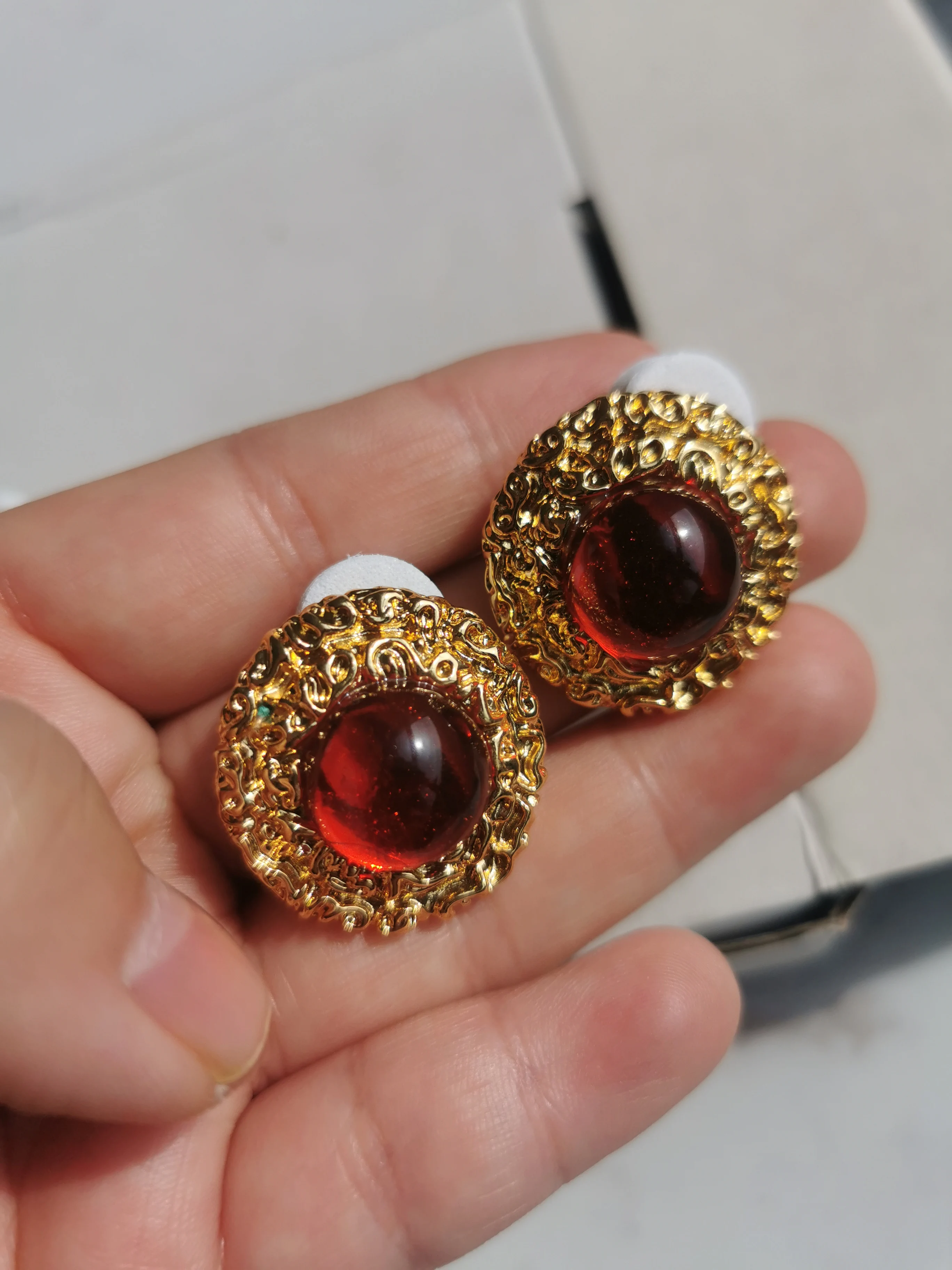 

Brass Retro Chunky Red Green Stud Earrings Women Jewelry Punk Party T Show Gown Runway Korean Japan INS