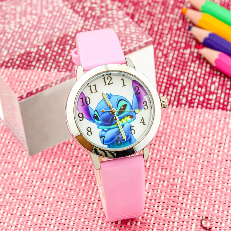 Disney Stitch นาฬิกาเด็กการ์ตูน PU Strap Analog นาฬิกาเด็กนาฬิกาควอตซ์เด็กของขวัญสําหรับนักเรียนชั้นประถมศึกษา